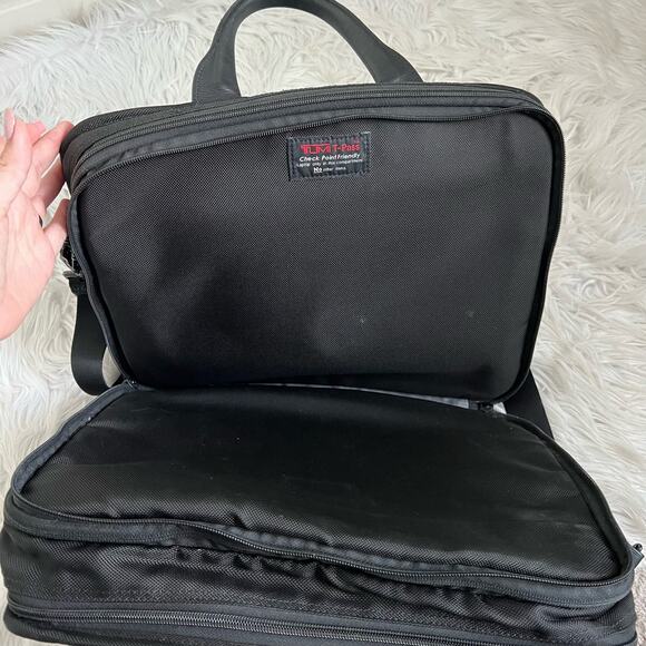 Tumi Alpha 2 Compact Large Screen Laptop Briefcase - Picture 6 of 16